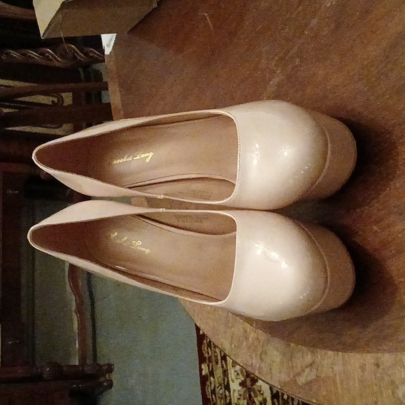 Nude Patent Leather Heels - Picture 4 of 5